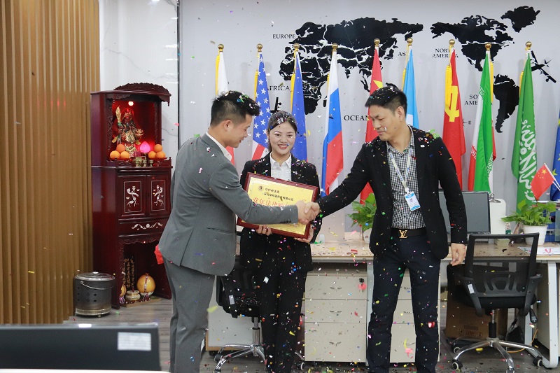 揭牌儀式圓滿舉行，華邦瀛與守護神法務達成戰(zhàn)略合作！